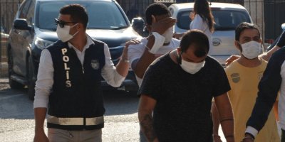 Zorla eve girdi, cepteki parayı alıp kaçtı