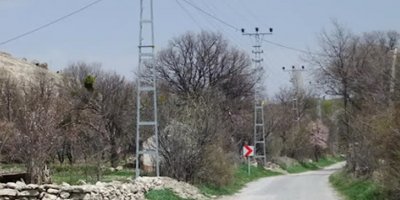 Elektrik direğine idrarını yaparken akıma kapılarak öldü