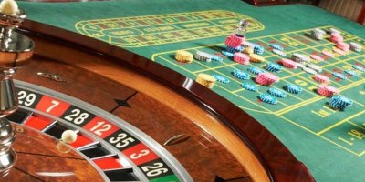 Müşteri kumarhaneye girebilsin diye sahte evrak düzenledi