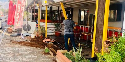 Aracın kontrolünün kaybetti, restorana girdi