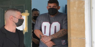 Bir kişinin burnunun kırılmasına neden olan güvenlik görevlisi teminata bağlandı