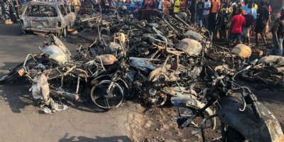 Tanker patladı, 99 ölü, 100'den fazla yaralı