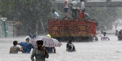 Hindistan'ı sel vurdu!