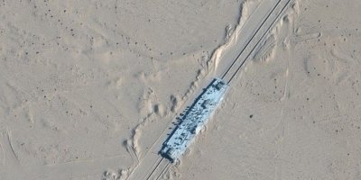 Çöldeki savaş gemisi ABD'yi endişelendirdi