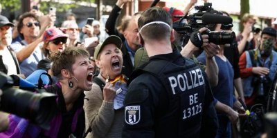 Terör uzmanından uyarı: Korona protestoları radikalleşiyor