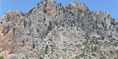 30 metre yükseklikten aşağıya düşerek hayatını kaybetti