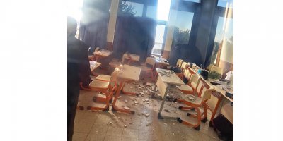 Çocuklar sınıfta iken okulun tavanı çöktü!