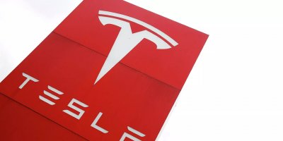 Tesla, arabayı beğenmeyen müşterilerine dava açtı