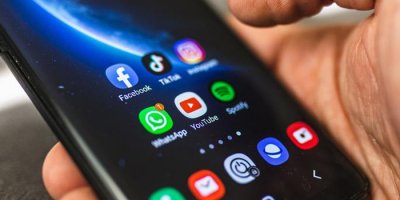 Facebook şirketi: 50 bin kullanıcı izlendi