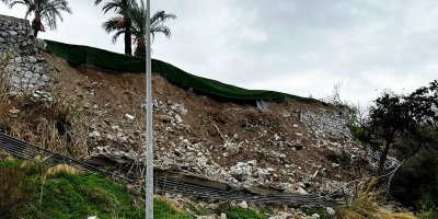 Girne Kale arkasında duvar göçtü