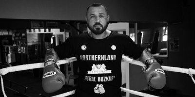 Milli Boksör Metin Turunç dün akşam Avrupa Şampiyonluk kemeriyle adaya döndü