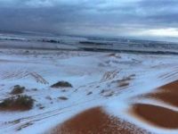 Birleşik Arap Emirlikleri'nde çöle kar yağdı!