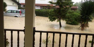 Evler su altında kaldı!