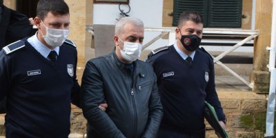 Sahte dolarlarla ülkeye girdi, çıkış yaparken yakalandı