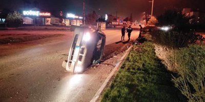 Arabası ile karşı şeride uçtu!