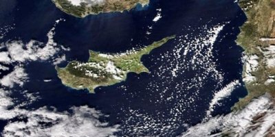 Dün uzaydan çekilen fotoğrafta Kıbrıs “Yeşilada” olarak görülüyor