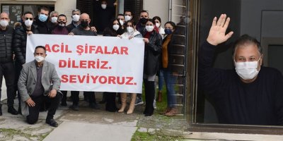 Yaşlılar yardım beklerken, onlar Bakanın evinin önünde!