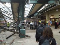 ABD'de tren kazası… Raydan çıkan tren üst geçitten karayoluna düştü: 3 ölü, 100’den fazla yaralı var