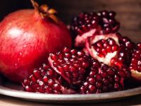 Nar ye kalbini koru arı sütü ile genç kal