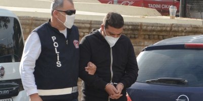 Gardiyan cezaevine uyuşturucu hap sokarken yakalandı!