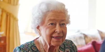 Kraliçe 2. Elizabeth koronaya yakalandı