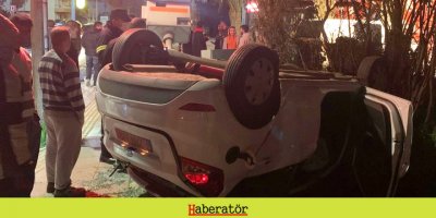 Hız tespit kamerasına çarpıp tavanı üzerinde durdu!