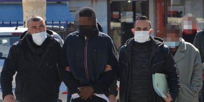 5 kilo 200 gram uyuşturucu ithali yapmaya çalışırken tespit edilip tutuklandılar