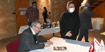 Yazar İlksoy Aslim kitabını tanıttı