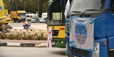 Belediye araçları meclis önünden çekildi