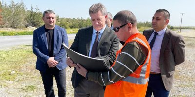 Arıklı: “Yol çalışmaları artarak ülkenin dört bir yanına yayılacak”