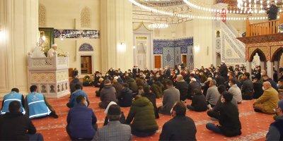 Teravih namazı bu akşam camilerde 20.30’da kılınacak