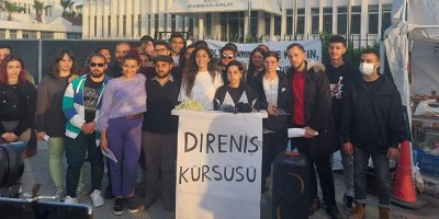 "Koltuklarınız size kalsın! Geleceğimizi bize bırakın!”