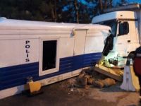 Isparta'da kamyon, polis ve jandarma kontrol noktasına çarptı: 2'si polis 3 yaralı