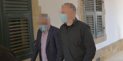 Hile ile kart oynayıp kumarhaneyi dolandırmaya çalıştılar