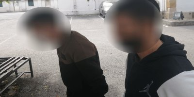 Sahte pasaport ile Güney'e geçmek isterken yakalandılar