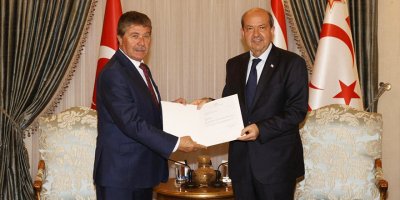 Tatar, hükümeti kurma görevini Ünal Üstel’e verdi