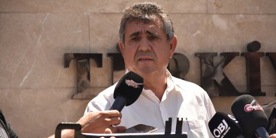 Lefkoşa Büyükelçiliği'nin önüne “ülkenin anahtarını” bıraktılar