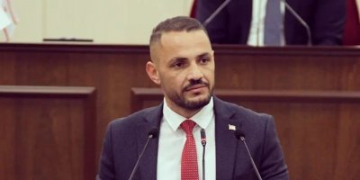 "Kadına karşı şiddeti kim yaparsa yapsın karşısındayım"