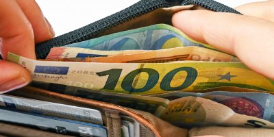 Güney Kıbrıs’ta çalışanların yüzde 75’i maaşından memnun değil