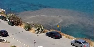 Denize pis su akması nedeniyle bölgeyi koku kapladı