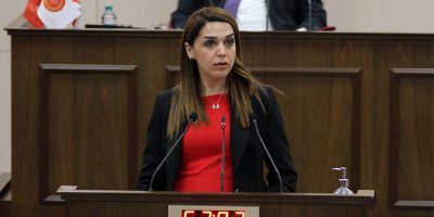 “Millet aç, millet borç batağında, derdi geçimdir”