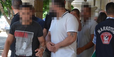 Araçtan uyuşturucu ve silah çıktı