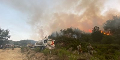 Havadan ve karadan söndürme çalışmaları sürüyor