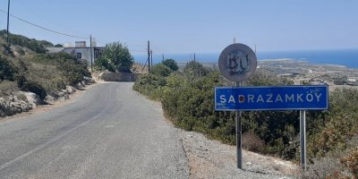 Şiddetli fırtına, 10 elektrik direğini kopardı, bölge elektriksiz kaldı