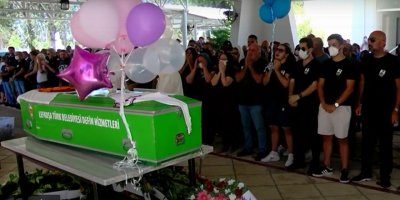 Nefes, tabutunu süsleyen balonlarla son yolculuğuna uğurlandı