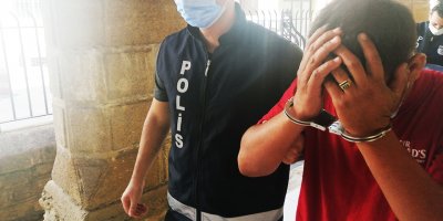 Evinin kiler kısmında eşini darp etti!