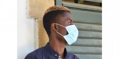 Açık pencereden girip, telefonu çaldı!