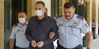 Kız öğrencisiyle ilişkiye giren öğretmene 9 yıl hapis