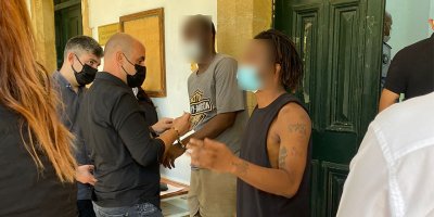 Soygun ve darp zanlılarının ülkede kaçak oldukları tespit edildi