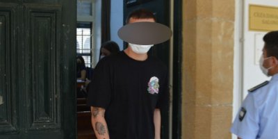 “Yemek yapmadığı” için kız arkadaşını darp etti